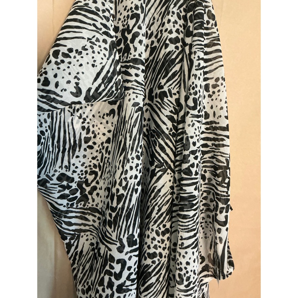 Jaclyn Smith Collection Wrap Scarf Womens OS Black White Excellent Animal Print